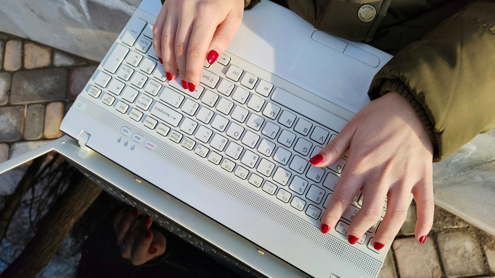 Otomatisasi Copywriting vs. Sentuhan Manusia: Mana yang Terbaik untuk Bisnis Anda di Jakarta?
