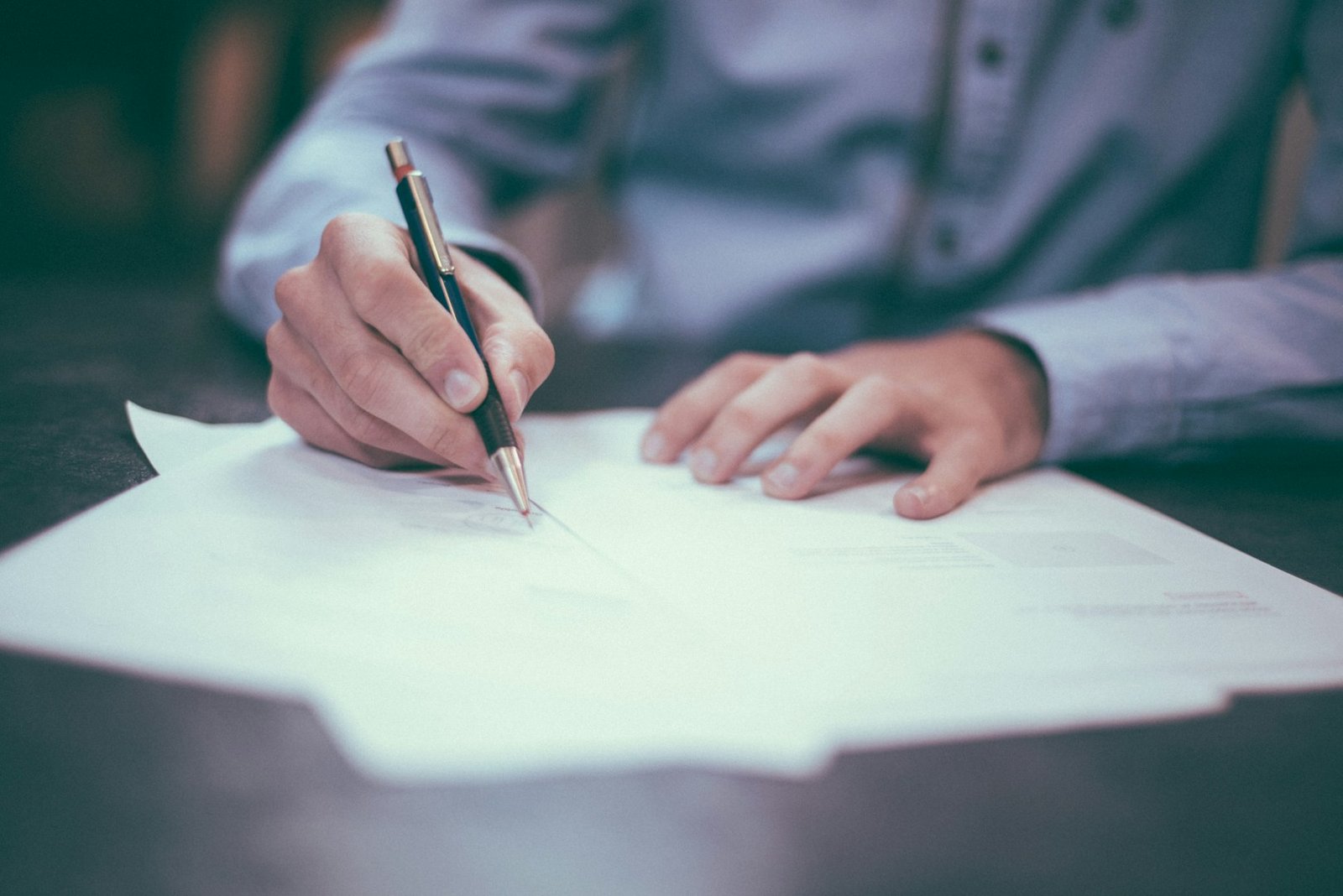 Jasa Content Writer vs Copywriter: Mana yang Tepat untuk Bisnis Anda?